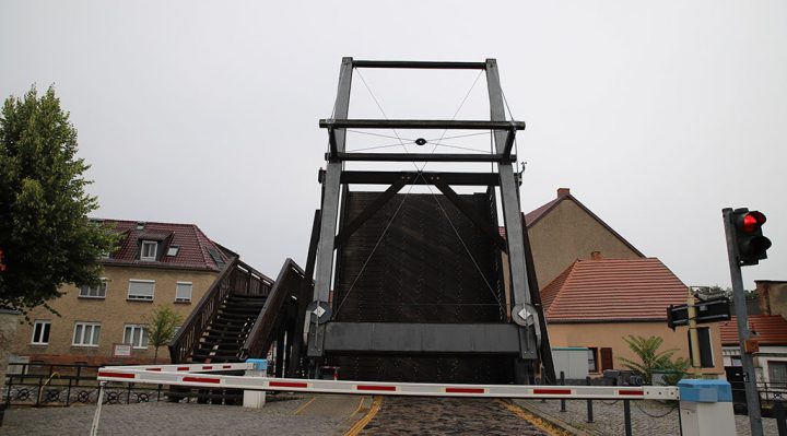 Sechs Tage war die Zugbrücke von Storkow für Fahrzeuge gesperrt. Foto: Marcel Gäding