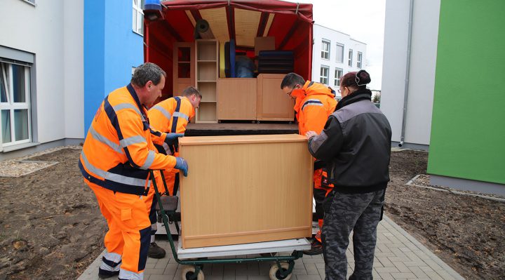 Im März halfen Mitarbeiter des städtischen Bauhofs beim Umzug der Altstadtkita. Foto: Marcel Gäding