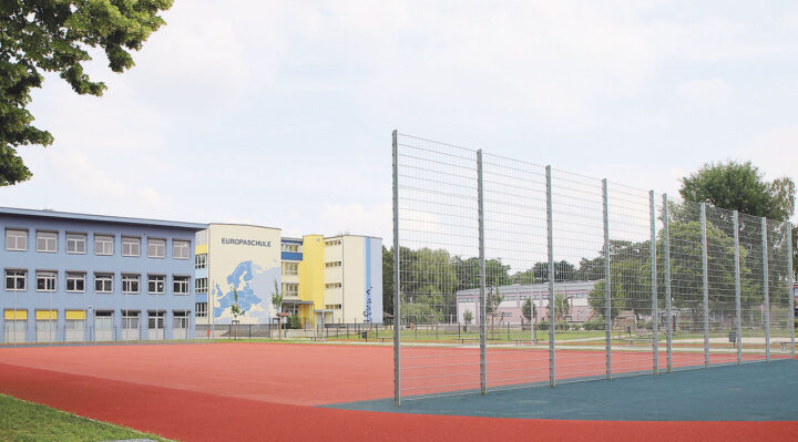 Pünktlich zum Start ins neue Schuljahr steht an der Europaschule Storkow der neue Sportplatz zur Verfügung. An der Stelle befand sich zuvor eine ungenutzte Wiese. Foto: Marcel Gäding