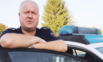 Polizeioberkommissar Andreas Frommholz ist für das Polizeirevier in Storkow (Mark) zuständig. Foto: Marcel Gäding
