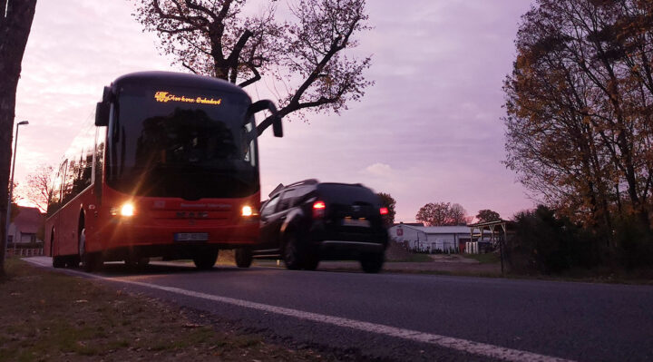 Linienbusse des Busverkehrs Oder-Spree verkehren in den Storkower Ortsteilen in der Regel nur als Schülerverkehr sowie in den Morgen- und Nachmittagsstunden. Künftig soll der Rufbus die Lücken dazwischen schließen. Foto: Marcel Gäding