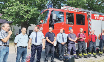 Übergabe des LF 10/6 an die Feuerwehr in Bugk. Foto: Marcel Gäding