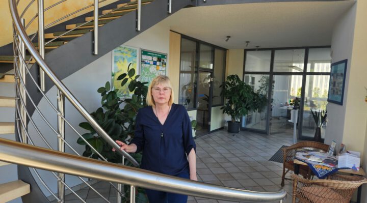 Claudia Graef hat neben ihrer Arbeit als Pflegedienstleiterin bei der Diakonie drei Jahre lang die Funktion der Demenzlotsin für die Stadt Storkow (Mark) übernommen. Foto: Ziemer