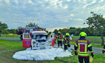 Jugendwehr verliert Auto bei Brand